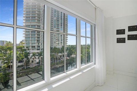 Condominio en venta en Sunny Isles Beach, Florida, 4 dormitorios, 162.21 m2 № 868231 - foto 26