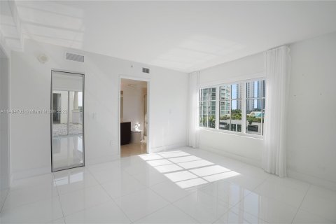 Condominio en venta en Sunny Isles Beach, Florida, 4 dormitorios, 162.21 m2 № 868231 - foto 29