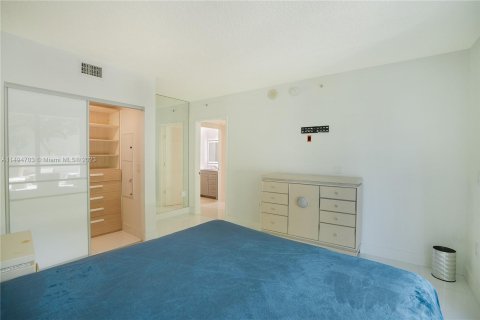Condominio en venta en Sunny Isles Beach, Florida, 4 dormitorios, 162.21 m2 № 868231 - foto 16