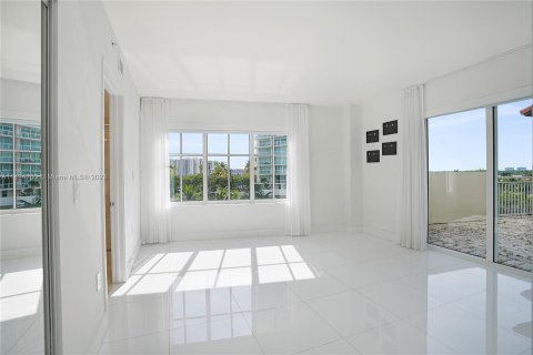 Condominio en venta en Sunny Isles Beach, Florida, 4 dormitorios, 162.21 m2 № 868231 - foto 30