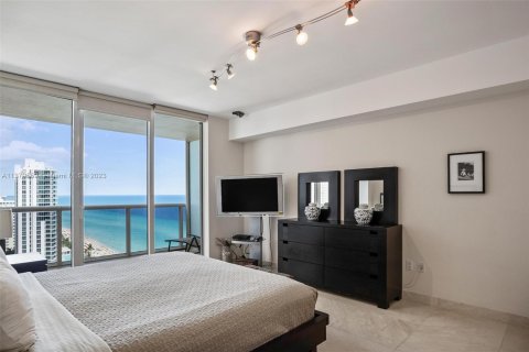 Apartment in Hallandale Beach, Florida 2 bedrooms, 124.21 sq.m. № 469474 - photo 18