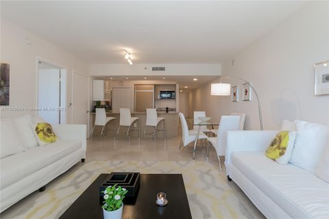 Apartment in Hallandale Beach, Florida 2 bedrooms, 124.21 sq.m. № 469474 - photo 4