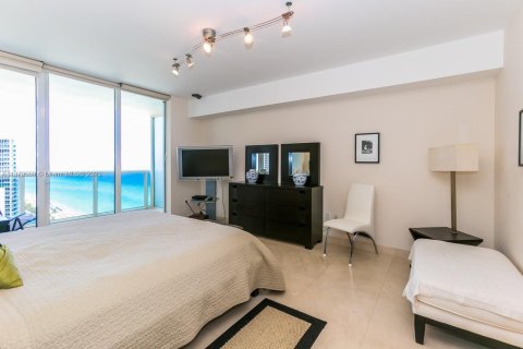 Apartment in Hallandale Beach, Florida 2 bedrooms, 124.21 sq.m. № 469474 - photo 8