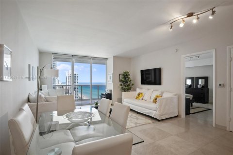 Apartment in Hallandale Beach, Florida 2 bedrooms, 124.21 sq.m. № 469474 - photo 17