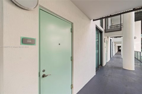 Condo in Miami Beach, Florida, 2 bedrooms  № 1431317 - photo 16