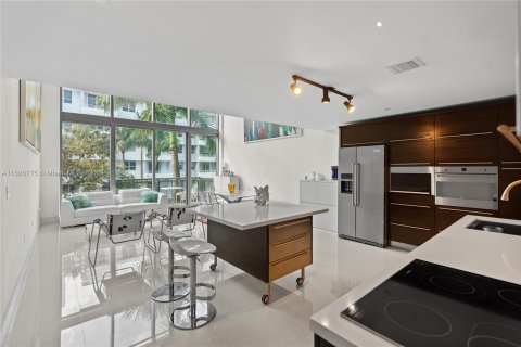 Condo in Miami Beach, Florida, 2 bedrooms  № 1431317 - photo 22