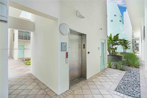 Condo in Miami Beach, Florida, 2 bedrooms  № 1431317 - photo 6