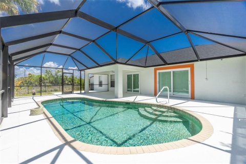 Villa ou maison à vendre à Port Charlotte, Floride: 3 chambres, 187.66 m2 № 1386354 - photo 3