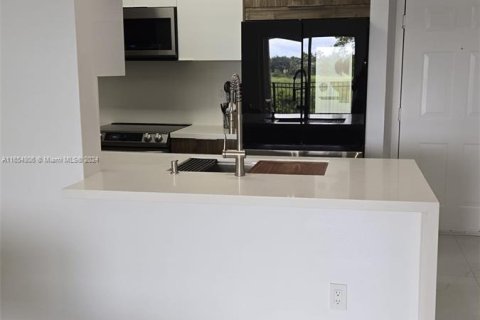 Copropriété à louer à Pembroke Pines, Floride: 3 chambres, 123.56 m2 № 1368865 - photo 5