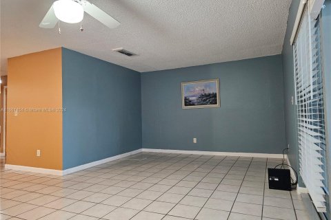 Copropriété à louer à Miami, Floride: 2 chambres, 111.11 m2 № 1368910 - photo 13