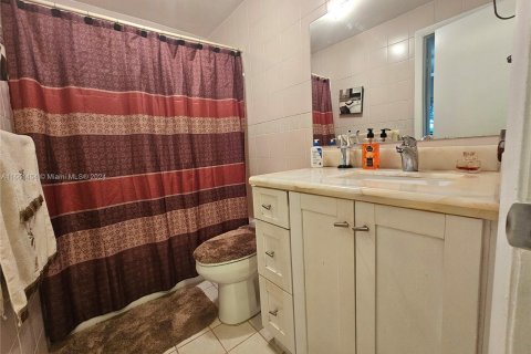 Condo in Miami, Florida, 2 bedrooms  № 1368910 - photo 24