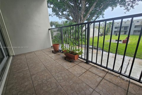 Condominio en alquiler en Miami, Florida, 2 dormitorios, 111.11 m2 № 1368910 - foto 3