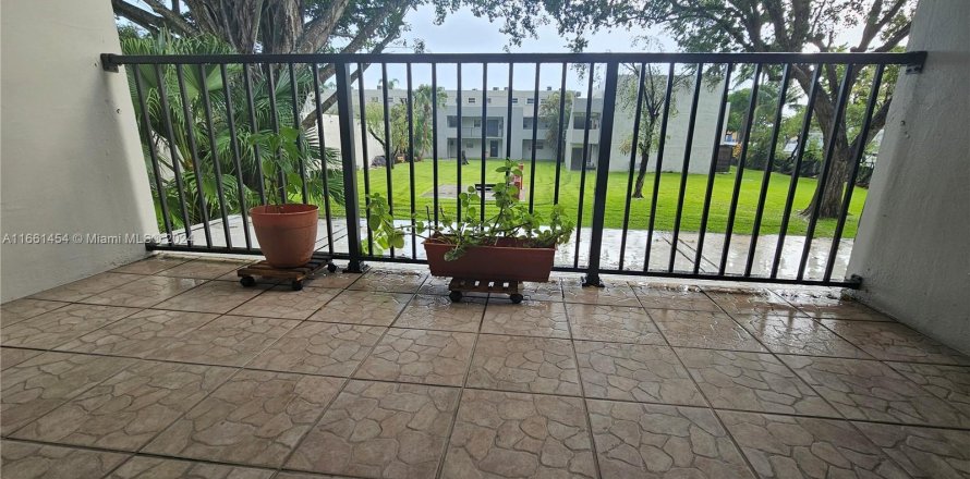 Condo in Miami, Florida, 2 bedrooms  № 1368910