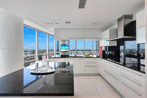 Condominio en alquiler en Sunny Isles Beach, Florida, 4 dormitorios, 230.86 m2 № 1368866 - foto 19