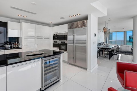 Copropriété à louer à Sunny Isles Beach, Floride: 4 chambres, 230.86 m2 № 1368866 - photo 15