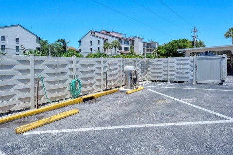 Condo in Sarasota, Florida, 2 bedrooms  № 214944 - photo 30