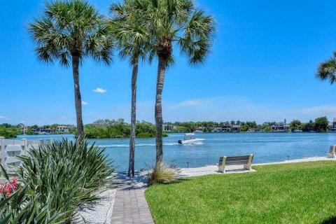 Condo in Sarasota, Florida, 2 bedrooms  № 214944 - photo 23