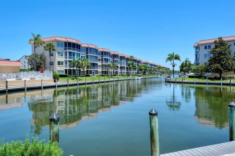 Condo in Sarasota, Florida, 2 bedrooms  № 214944 - photo 26