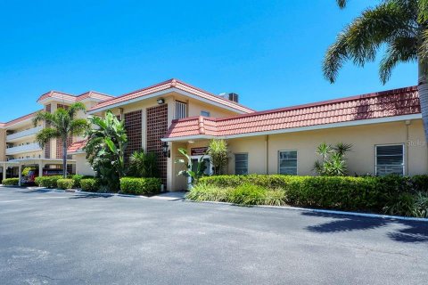 Condo in Sarasota, Florida, 2 bedrooms  № 214944 - photo 1