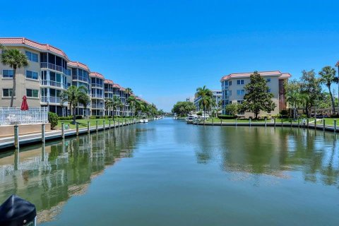 Condo in Sarasota, Florida, 2 bedrooms  № 214944 - photo 25