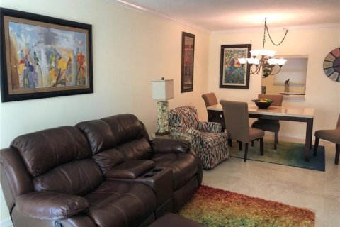 Condo in Sarasota, Florida, 2 bedrooms  № 214944 - photo 13