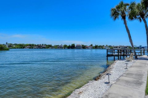 Condo in Sarasota, Florida, 2 bedrooms  № 214944 - photo 22