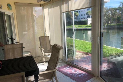 Copropriété à louer à Sarasota, Floride: 2 chambres, 86.31 m2 № 214944 - photo 2