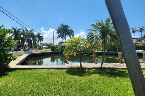 Casa en venta en Hallandale Beach, Florida, 3 dormitorios, 231.51 m2 № 1223456 - foto 4