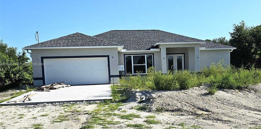 House in LaBelle, Florida 4 bedrooms, 184.41 sq.m. № 1223453