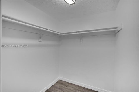 Condo in Lauderdale Lakes, Florida, 1 bedroom  № 1324504 - photo 17