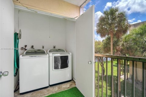 Condo in Lauderdale Lakes, Florida, 1 bedroom  № 1324504 - photo 21