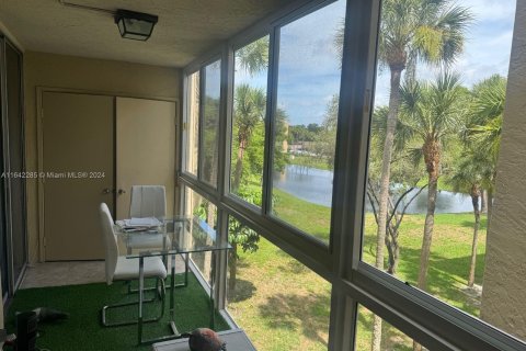 Condo in Lauderdale Lakes, Florida, 1 bedroom  № 1324504 - photo 20