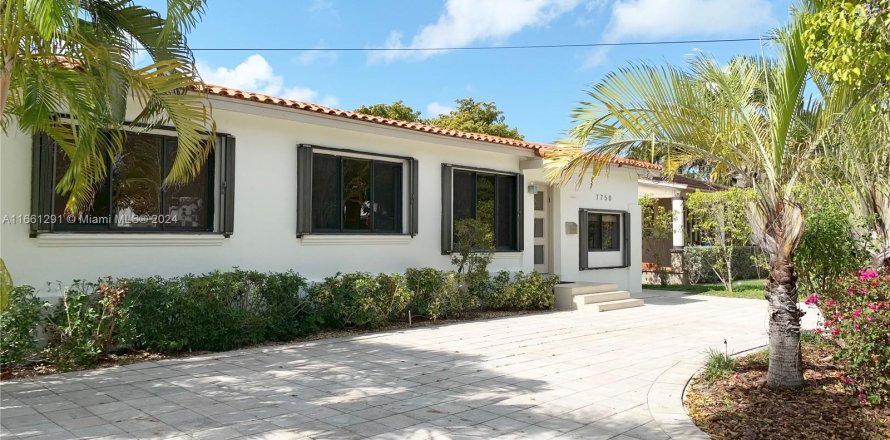 House in Miami Beach, Florida 4 bedrooms, 211.07 sq.m. № 1385717