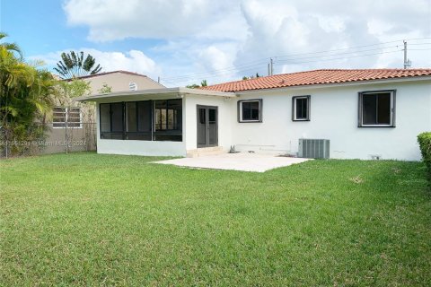 House in Miami Beach, Florida 4 bedrooms, 211.07 sq.m. № 1385717 - photo 23