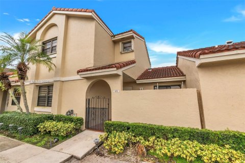 Touwnhouse à vendre à Hialeah, Floride: 2 chambres, 146.97 m2 № 1385675 - photo 2