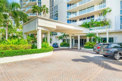 Condo in Hollywood, Florida, 3 bedrooms  № 1216417 - photo 23