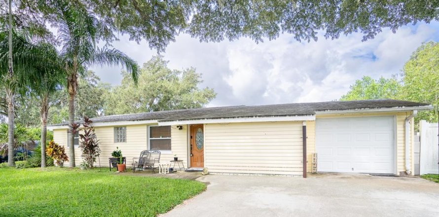 House in Lakeland, Florida 3 bedrooms, 143.72 sq.m. № 1363727