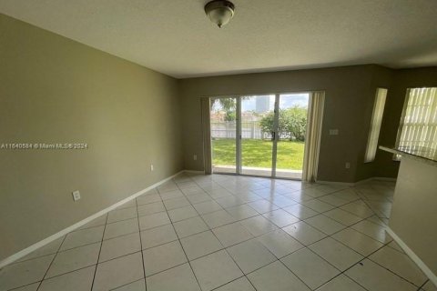 Casa en venta en Sunrise, Florida, 4 dormitorios, 209.77 m2 № 1316220 - foto 4