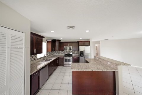 Casa en venta en Sunrise, Florida, 4 dormitorios, 209.77 m2 № 1316220 - foto 13