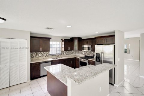 Casa en venta en Sunrise, Florida, 4 dormitorios, 209.77 m2 № 1316220 - foto 11