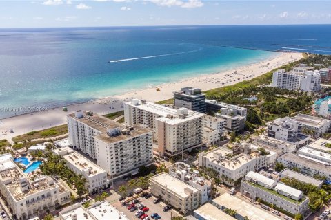 Condo in Miami Beach, Florida, 1 bedroom  № 1208500 - photo 18