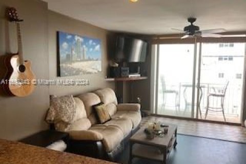 Condo in Miami Beach, Florida, 1 bedroom  № 1208500 - photo 4