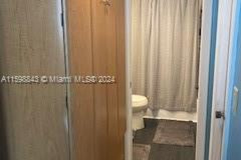 Condo in Miami Beach, Florida, 1 bedroom  № 1208500 - photo 12