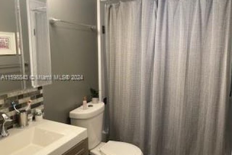 Condo in Miami Beach, Florida, 1 bedroom  № 1208500 - photo 9