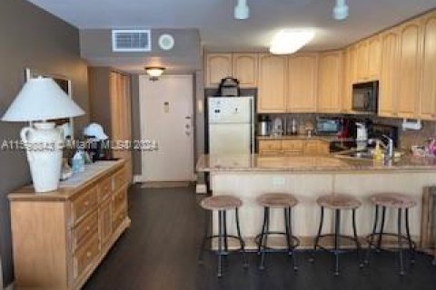 Condo in Miami Beach, Florida, 1 bedroom  № 1208500 - photo 13