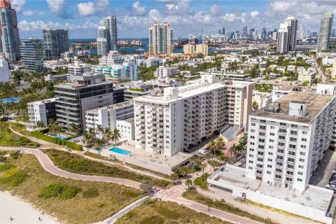 Condo in Miami Beach, Florida, 1 bedroom  № 1208500 - photo 15