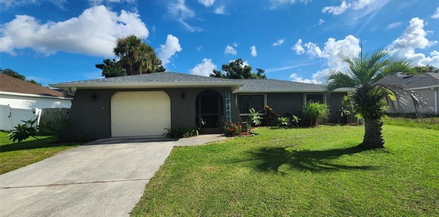 House in Port Charlotte, Florida 2 bedrooms, 120.87 sq.m. № 1334538