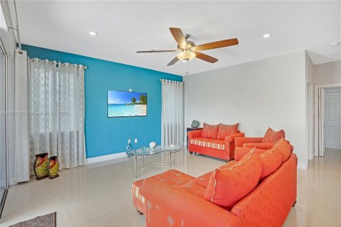 Villa ou maison à vendre à Homestead, Floride: 6 chambres, 356.19 m2 № 1096839 - photo 25