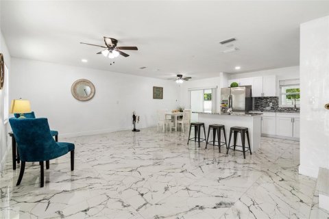 Villa ou maison à vendre à Tampa, Floride: 4 chambres, 184.78 m2 № 1364677 - photo 2