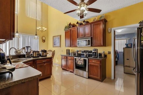 Villa ou maison à vendre à Kissimmee, Floride: 4 chambres, 241.17 m2 № 1364679 - photo 6